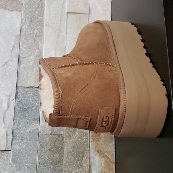 UGG Women's Classic Ultra Mini Platform Boot - Picture 7 of 9